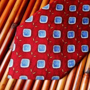 EUC ROBERT TALBOTT STUDIO Red w/Blue Checkered Squares & Leaves 100% Silk Tie